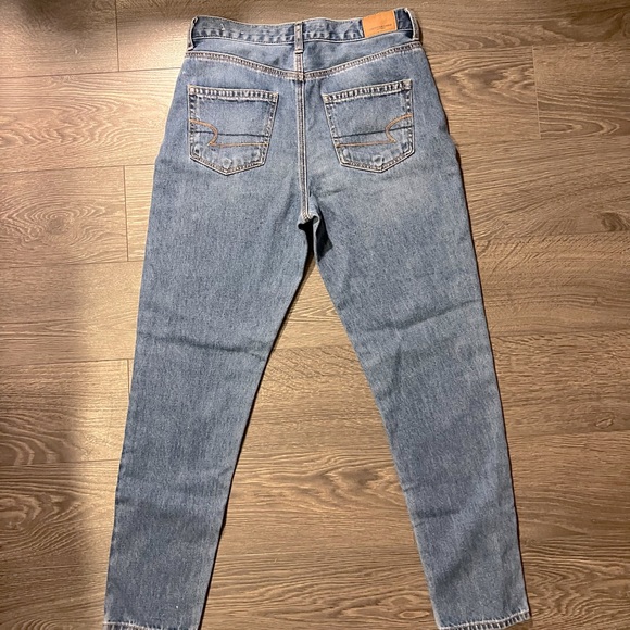 American Eagle Mom Jeans, Medium Wash, Size 4 - Picture 6 of 6